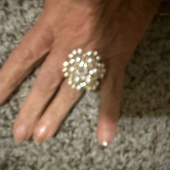 Elegant Pearl and Gold Statement Ring 9 - Picture 2 of 4